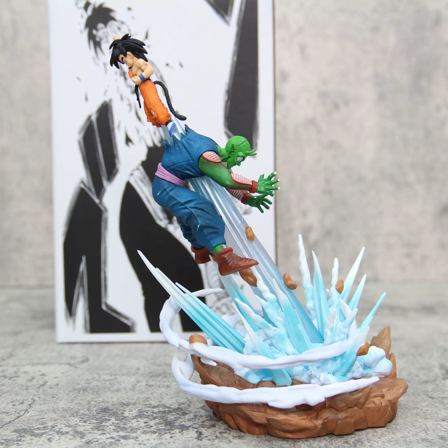 Figurine Dragon Ball - Goku vs Piccolo avec Base LED