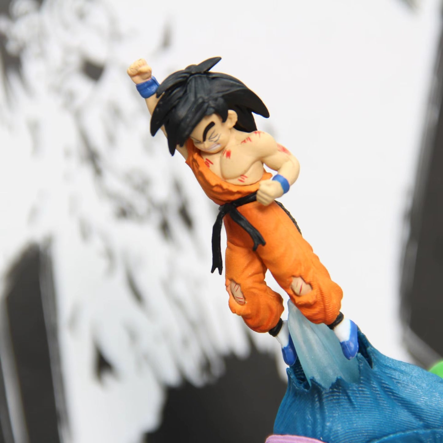 Figurine Dragon Ball - Goku vs Piccolo avec Base LED