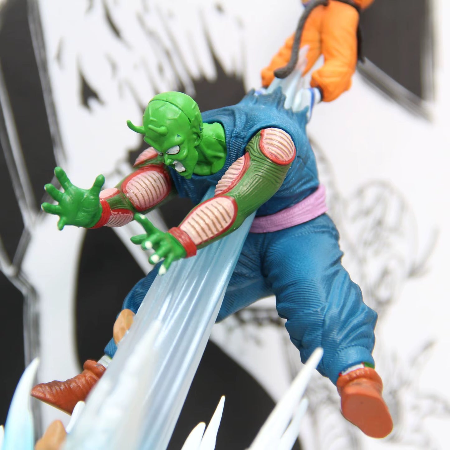 Figurine Dragon Ball - Goku vs Piccolo avec Base LED