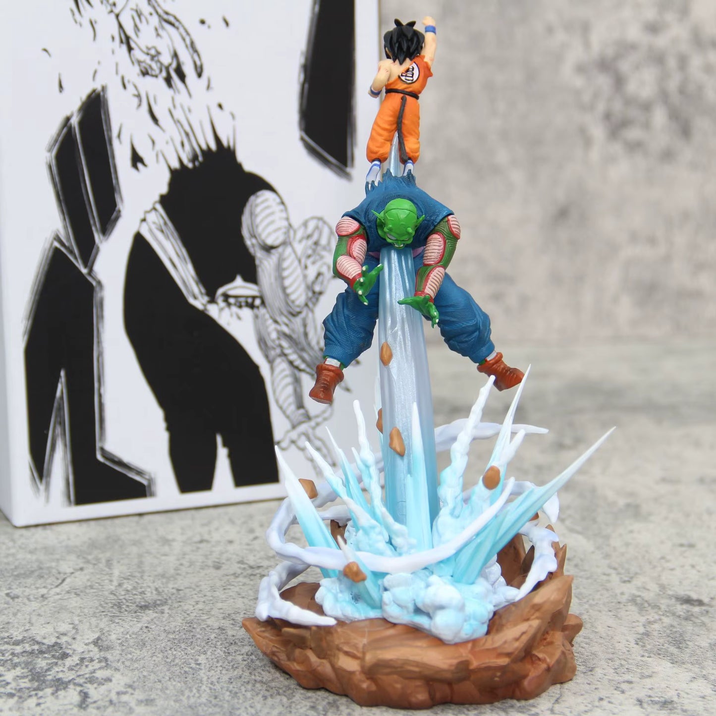 Figurine Dragon Ball - Goku vs Piccolo avec Base LED