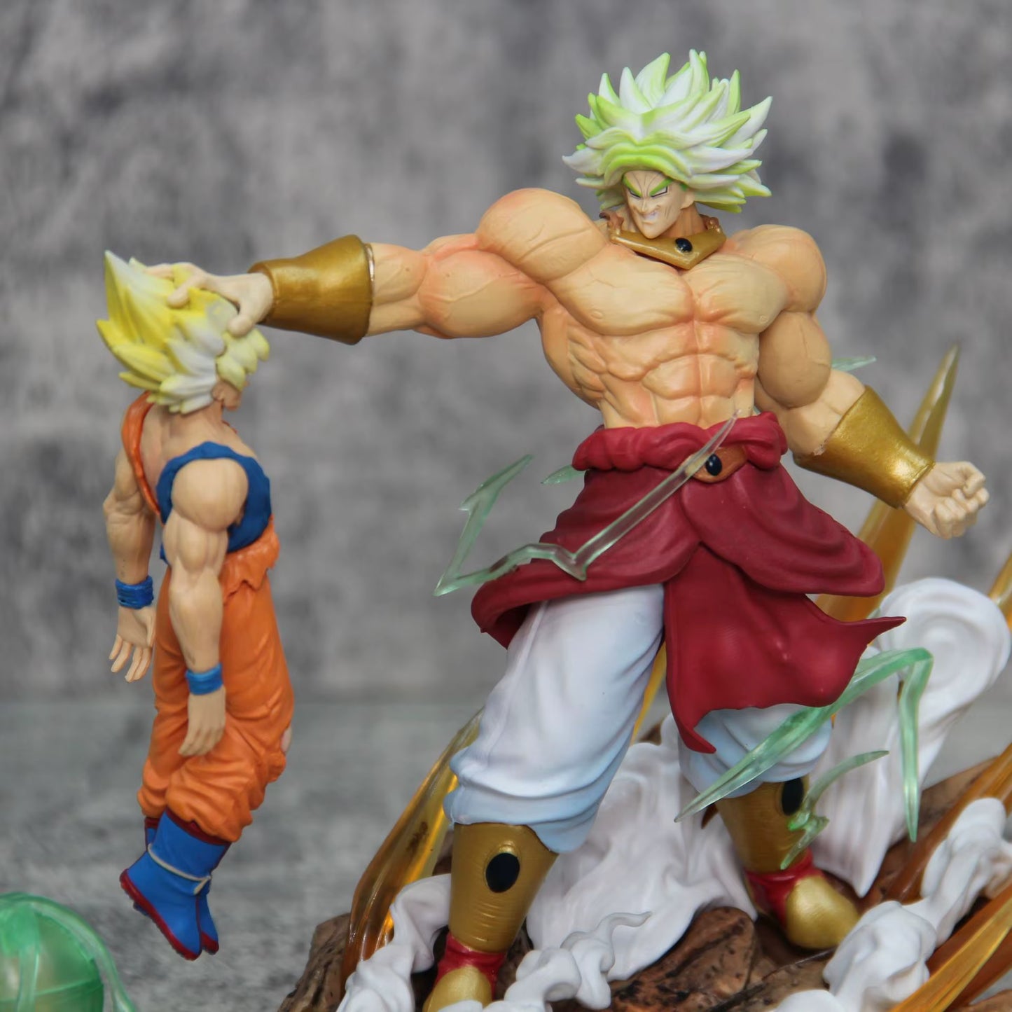Broly vs Goku – Figurine 20cm