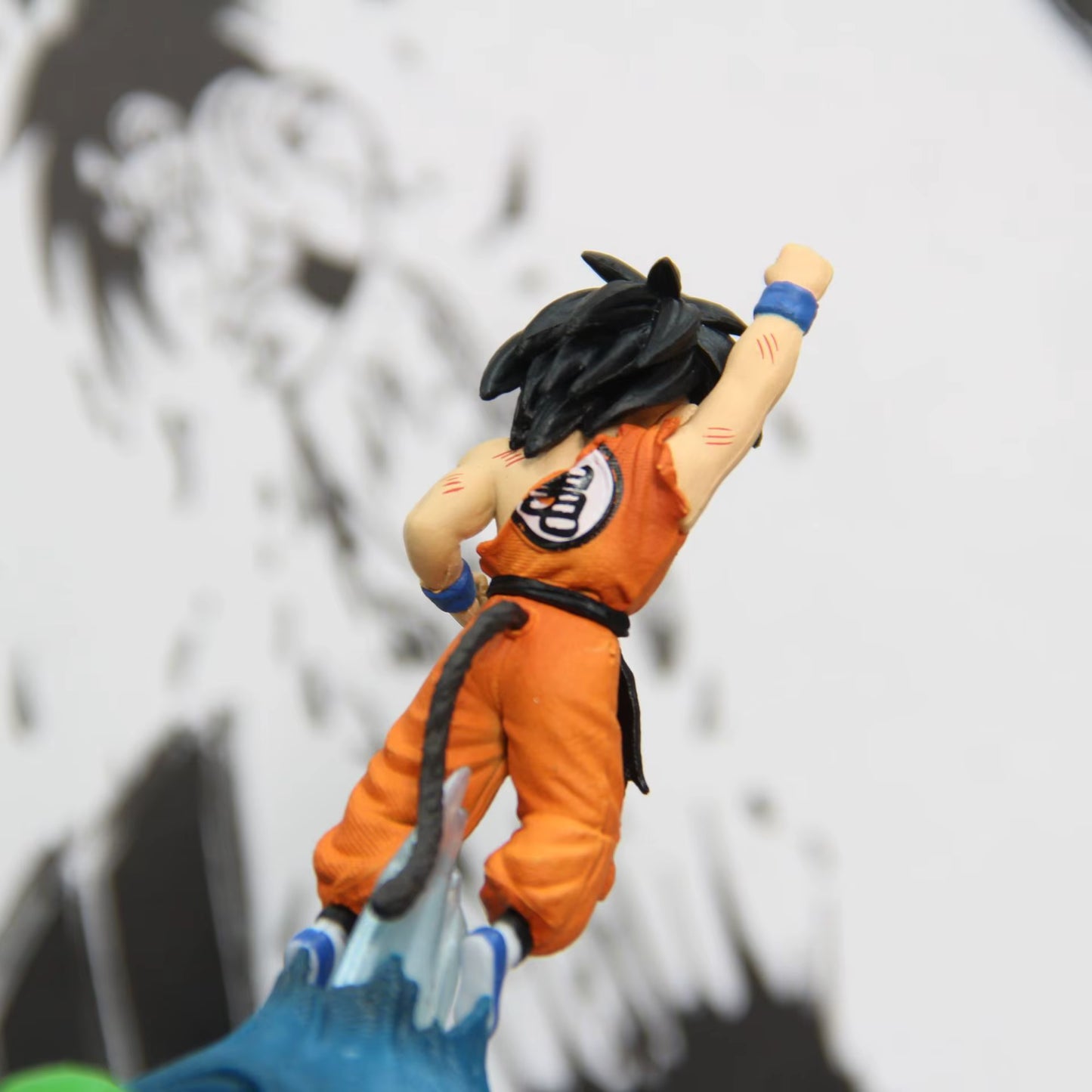 Figurine Dragon Ball - Goku vs Piccolo avec Base LED