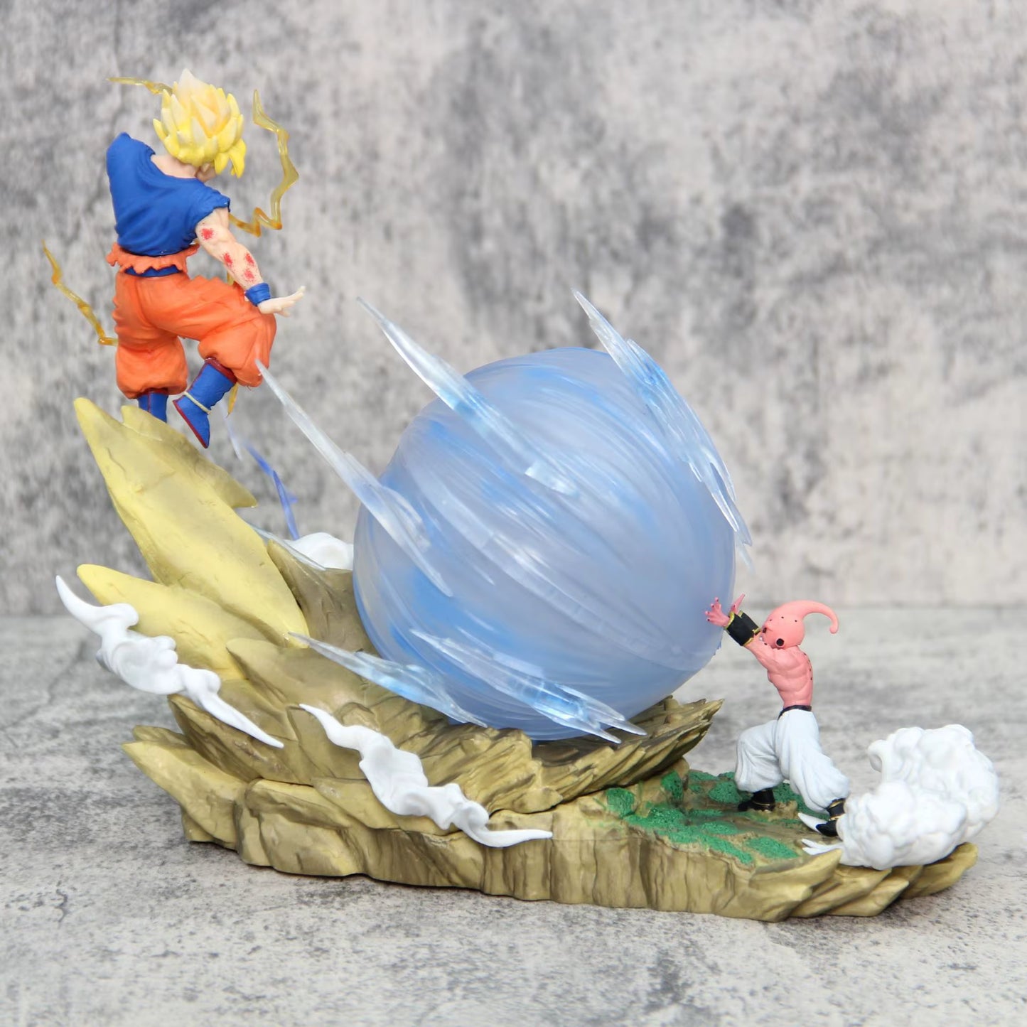 Figurine Goku vs Boo LED – Dragon Ball Z – 21 cm