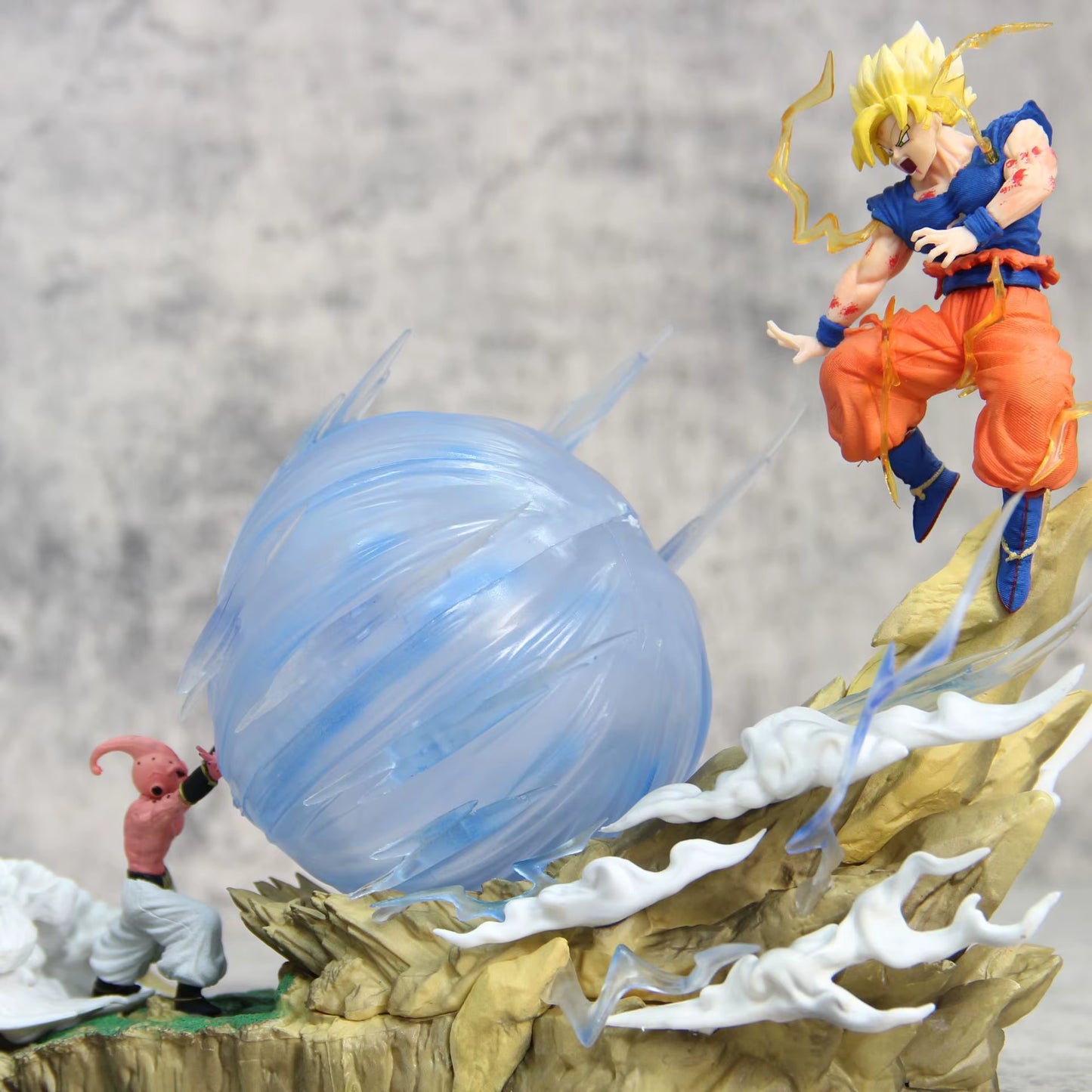 Figurine Goku vs Boo LED – Dragon Ball Z – 21 cm