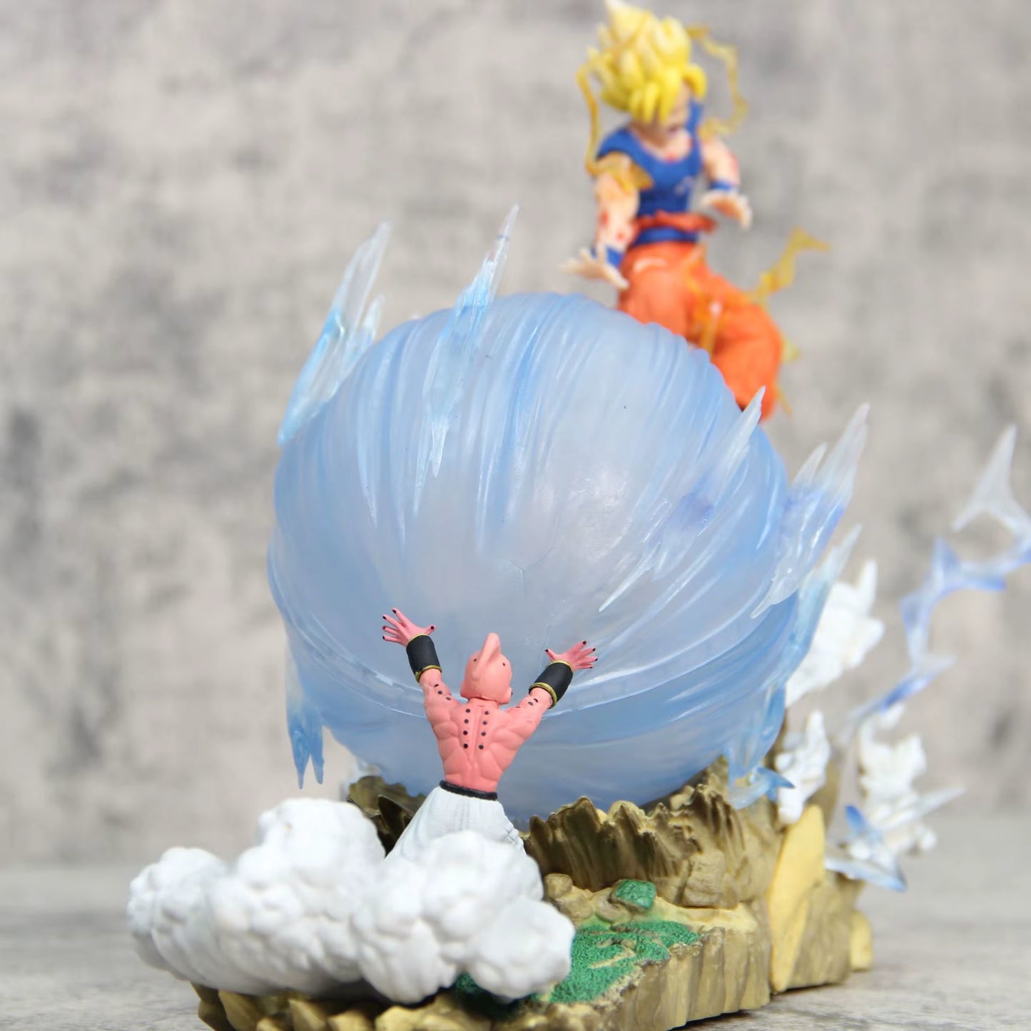 Figurine Goku vs Boo LED – Dragon Ball Z – 21 cm